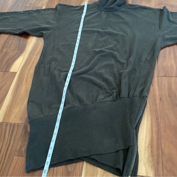 Young Fabulous & Broke YFB Dress Asymmetrical Hem Turtleneck Tunic Sweatshirt L - Picture 7 of 10